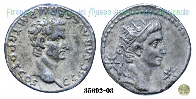 Testa radiata a destra del Divo Augusto tra due stelle - RIC 2 37-38 d.C. (Lugdunum)