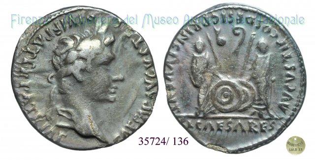 C L CAESARES AVGVSTI F COS DESIG PRINC IVVENT / RIC 207 2 a.C.-4 d.C. (Lugdunum)