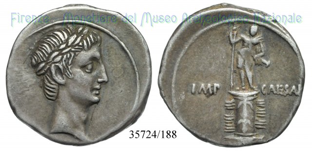 IMP – CAESAR / RIC 271 - Colonna rostrata sormontata da statua 29-27 a.C. (Brundisium o Roma)